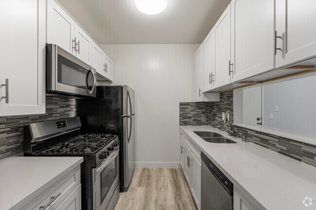 Building Photo - Catalina Apartments