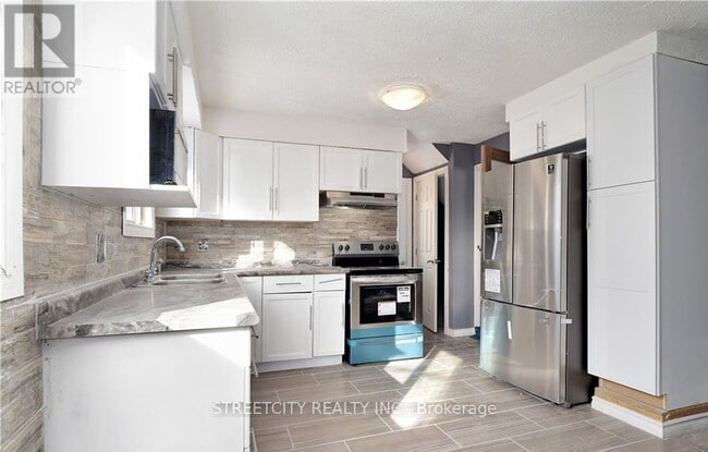 Photo du bâtiment - 1331 Limberlost Rd