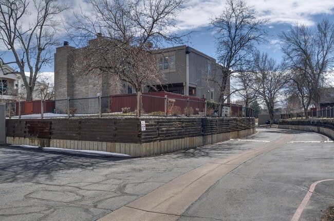 Building Photo - 1152 S Yosemite Way