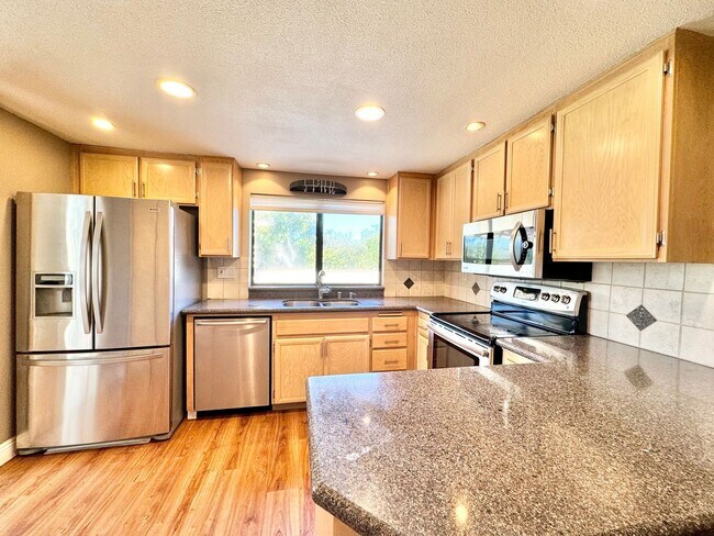 Foto del edificio - Beautiful 3Bd/2.5Ba Home Located In Carmel...