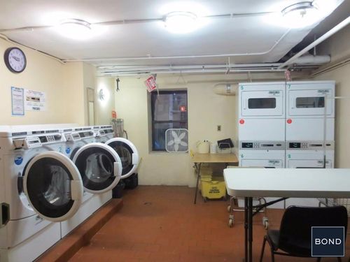 Foto del edificio - 214 E 51st St