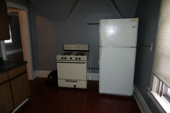 Building Photo - 404 W Livingston St