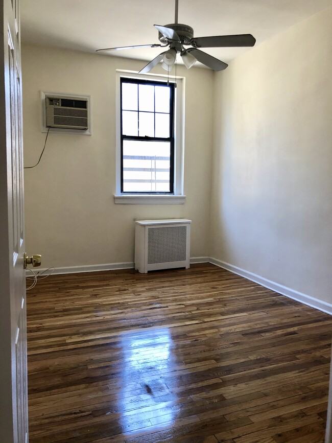 Building Photo - 811 9th Ave