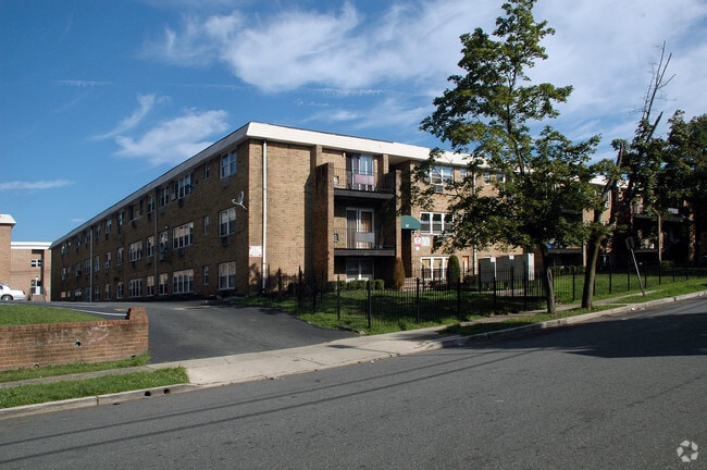 Primary Photo - On Apartments