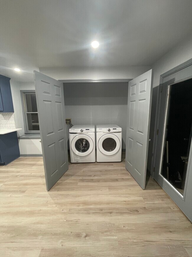 Laundry in Kitchen - 62 Shadowlawn Rd SE