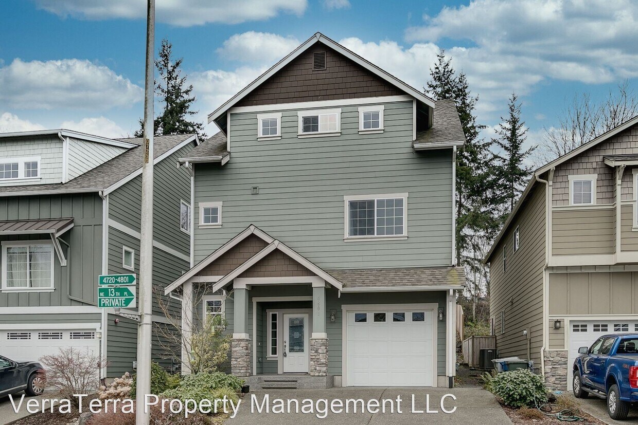 Foto principal - 5 br, 3.5 bath House - 4801 NE 13th Pl