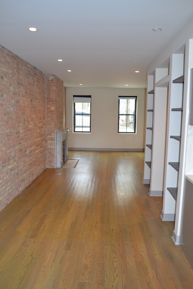 Building Photo - 903 S Loomis St