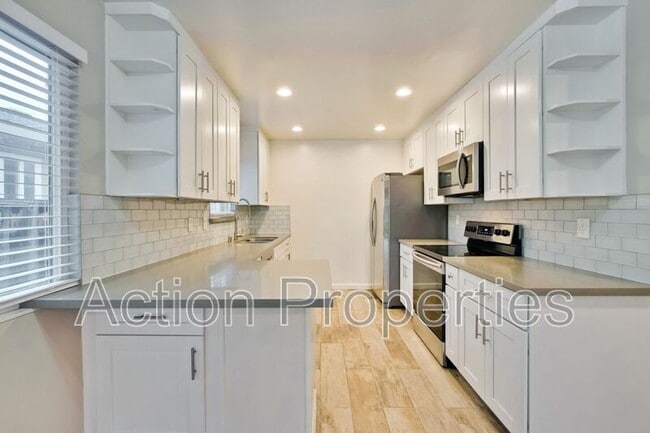 Building Photo - 854 Coolidge Ave
