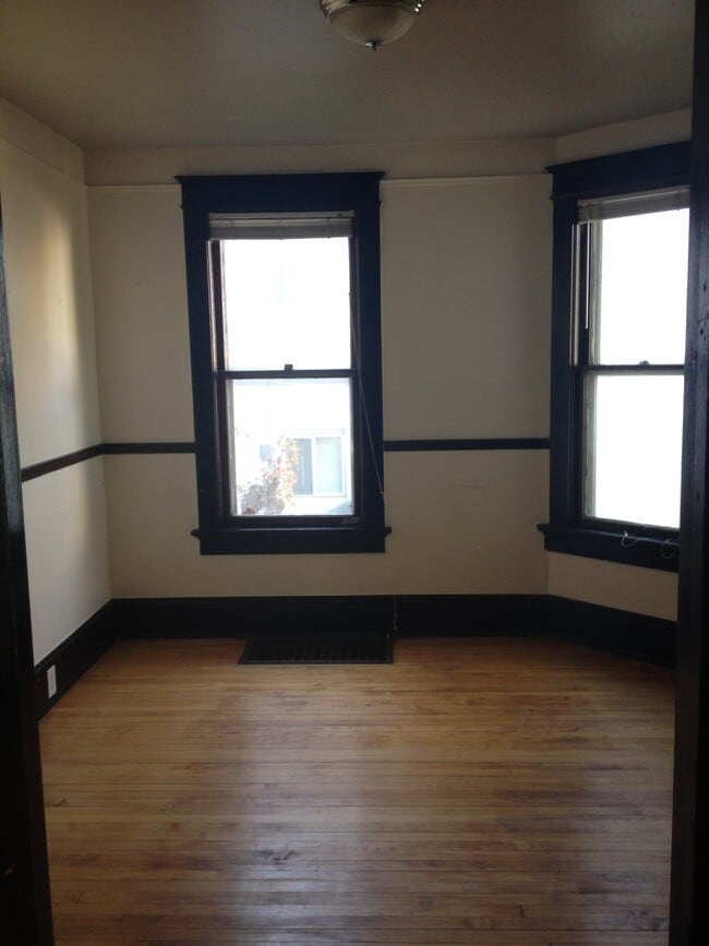 Building Photo - 2506 N Bartlett Ave