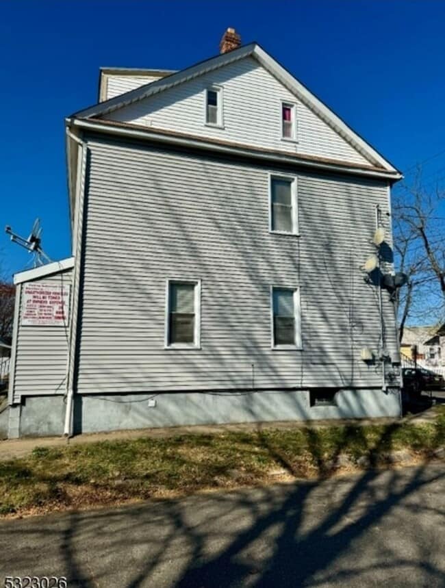 Building Photo - 696 Worth Ave