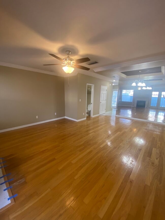 Building Photo - 315 S Edison Ave