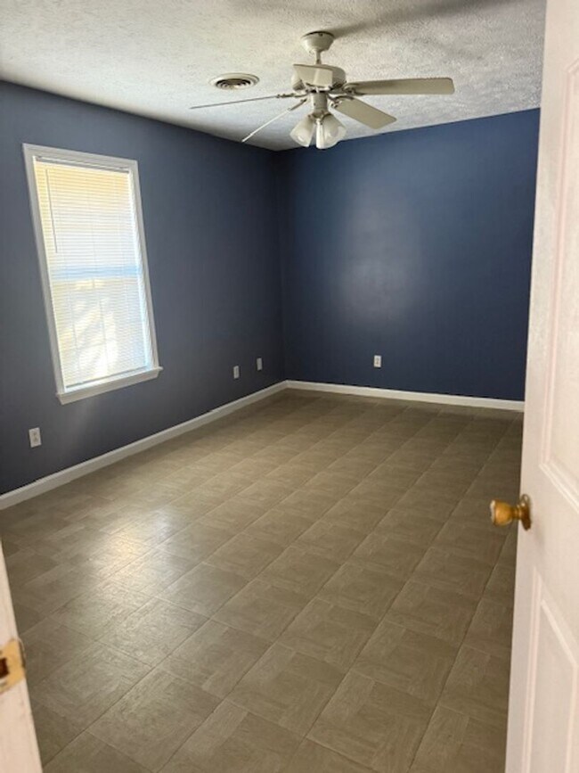 Foto del edificio - 2bd/2ba with an oversized single car garage