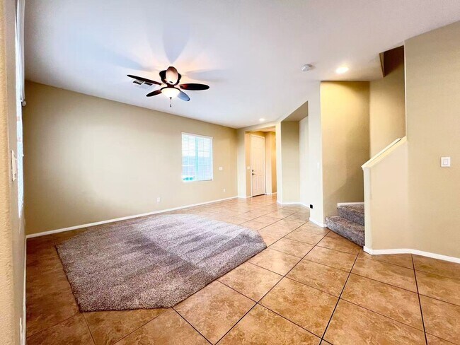 Foto del edificio - Welcome to this well-maintained 3-bedroom, 2.5-bath home
