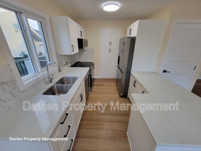 Building Photo - 2018 Garnett Way NW