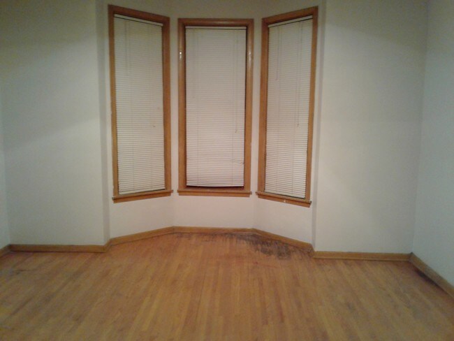 Foto del edificio - 886 Edmund Ave