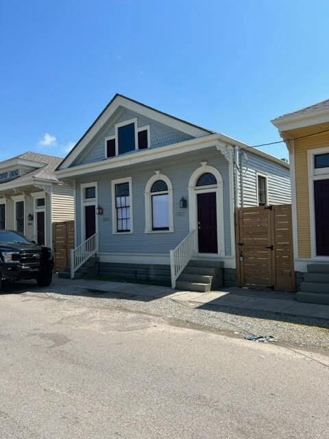 Primary Photo - 1821 Touro St