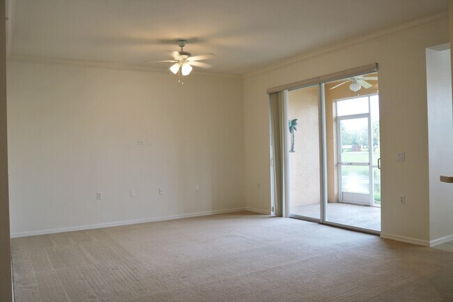 Foto del edificio - 2 bed/2 bath Condo in Popular Osprey Cove! Lake Views!!