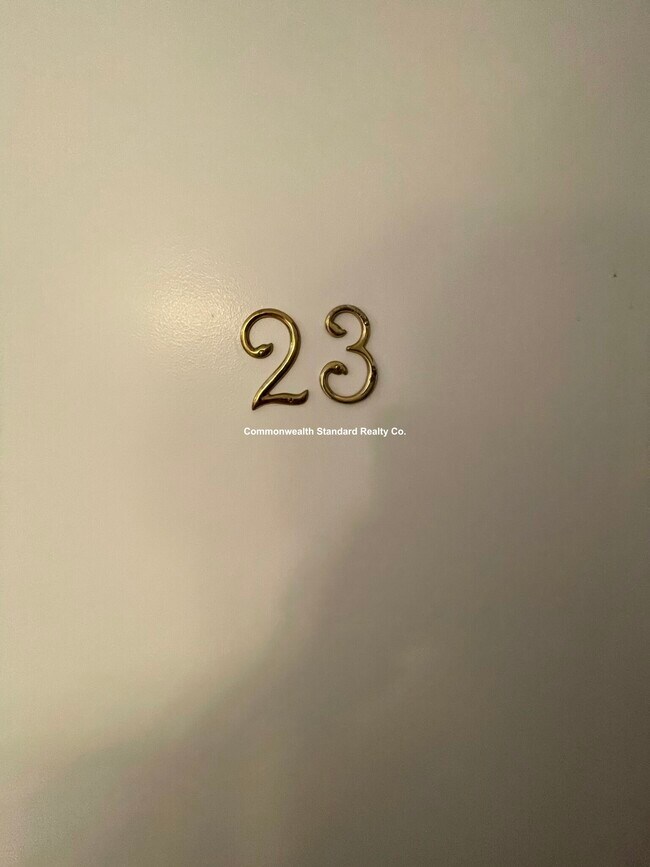 Building Photo - 922 Beacon St