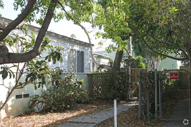 Building Photo - 817 7th St