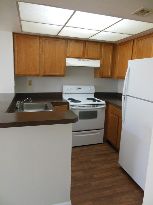 ONE BEDROOM ONE BATHROOM! Pool view!! WATE... - ONE BEDROOM ONE BATHROOM! Pool view!! WATE... Apartment