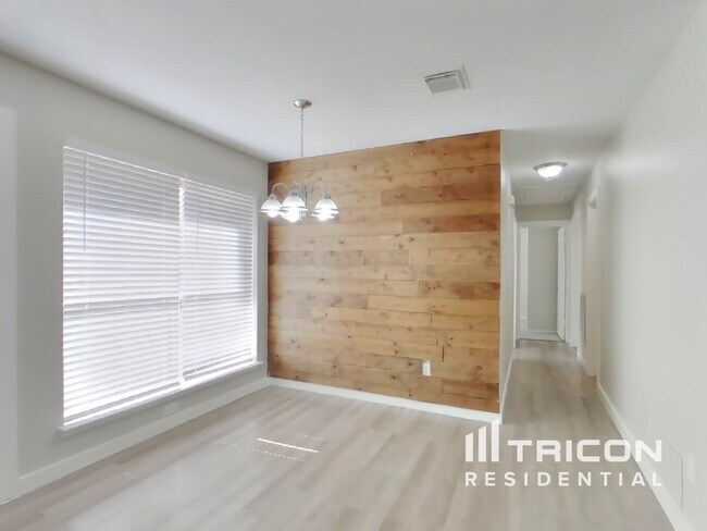 Foto del edificio - 1824 Old Creek Dr