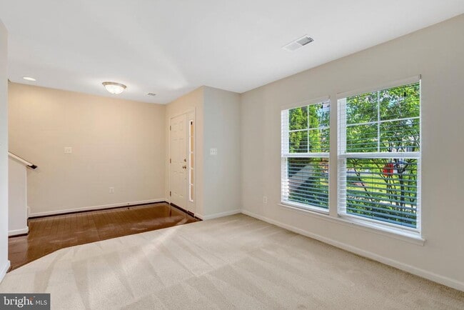 Foto del edificio - 8932 Dahlgren Ridge Rd