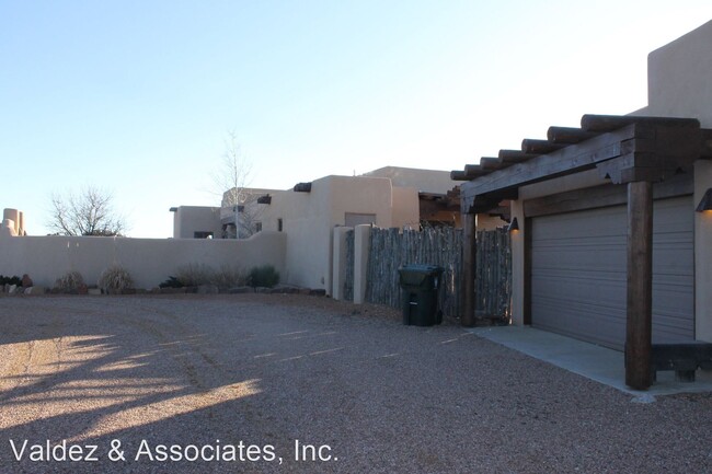 Building Photo - 3 br, 3.5 bath House - 66 Don Jose Loop