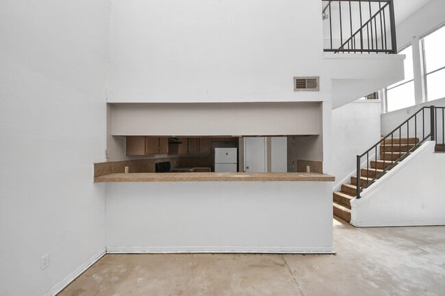 Building Photo - 5747 Easthampton Dr