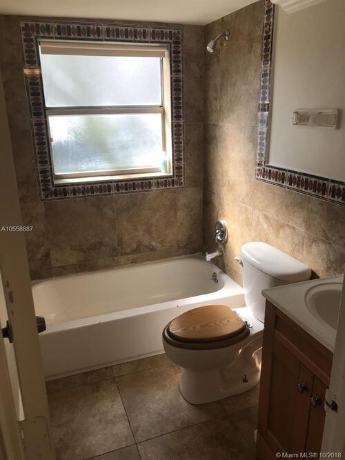 Foto del edificio - 838 Twin Lakes Dr