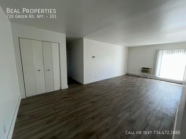 Foto del edificio - 720 Green Rd