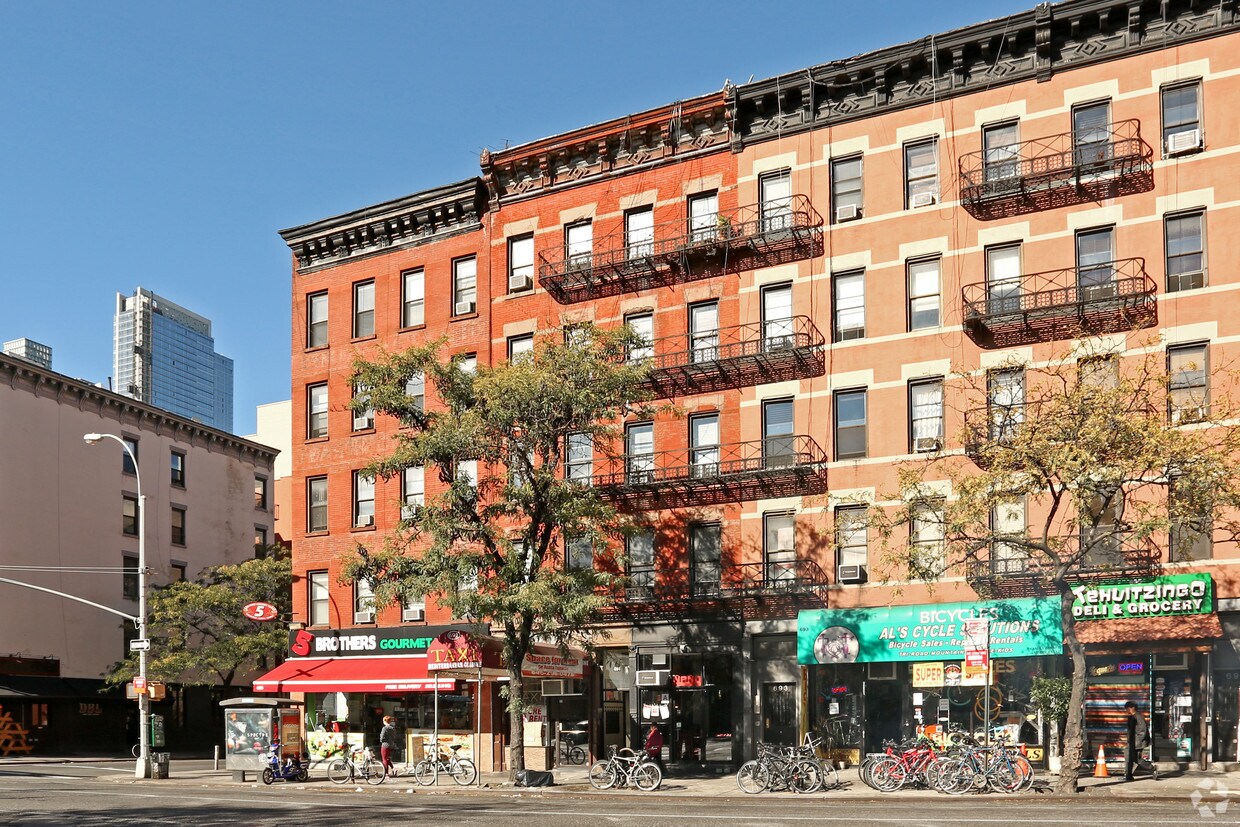 Primary Photo - 691 Tenth Ave