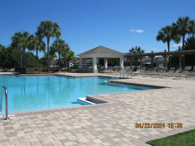 Foto del edificio - 14703 Wake Robin Dr