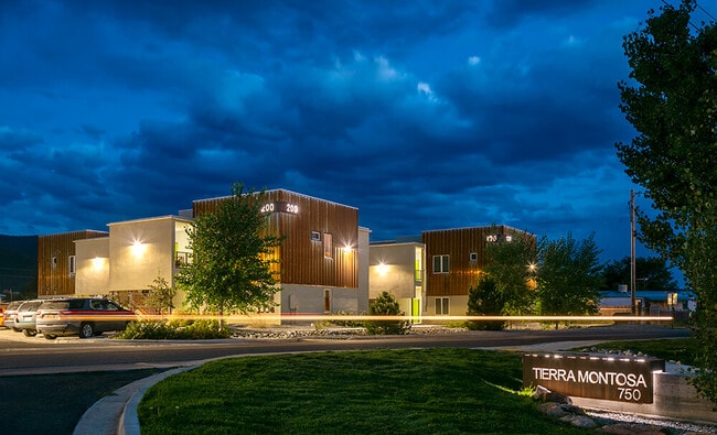 Building Photo - Tierra Montosa