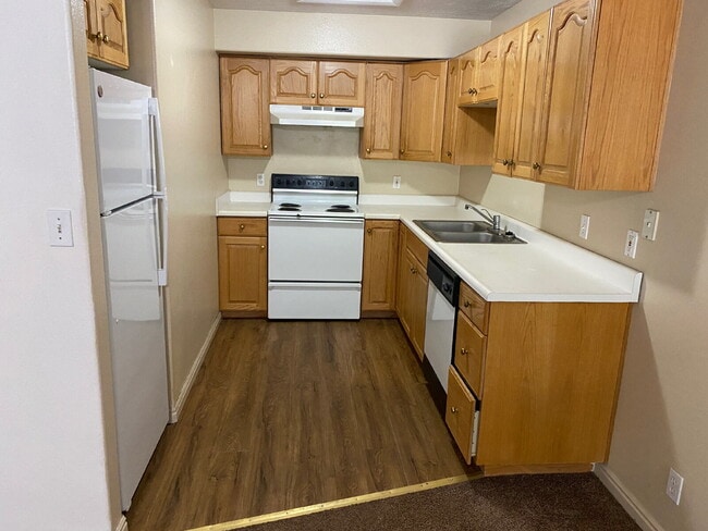 Building Photo - Cute 1 bed 1 bath Townhome