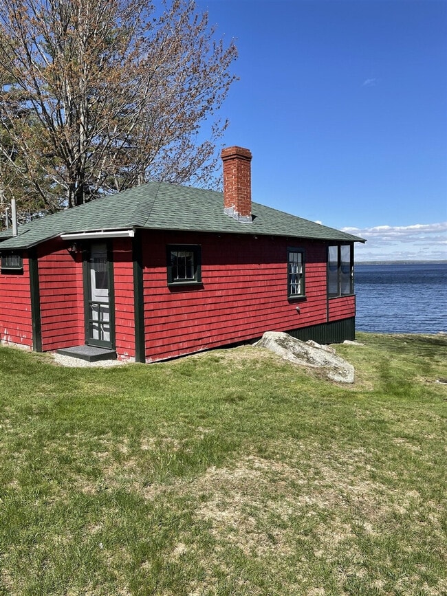 Building Photo - 747 Sebago Rd