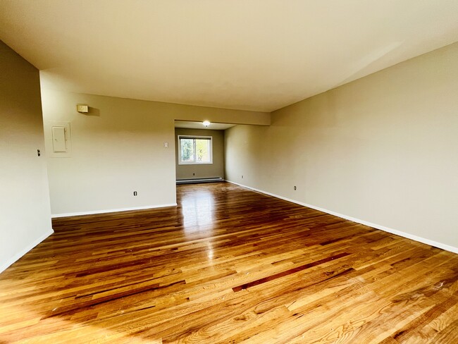 Building Photo - 960 Schopmann Dr