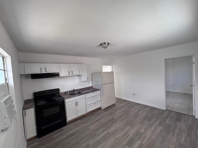 Building Photo - 2131 Washington St NE