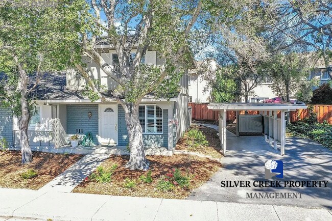 Foto del edificio - Charming Updated Townhome in West San Ramo...