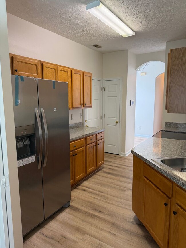 Building Photo - 8711 Rivergate Dr