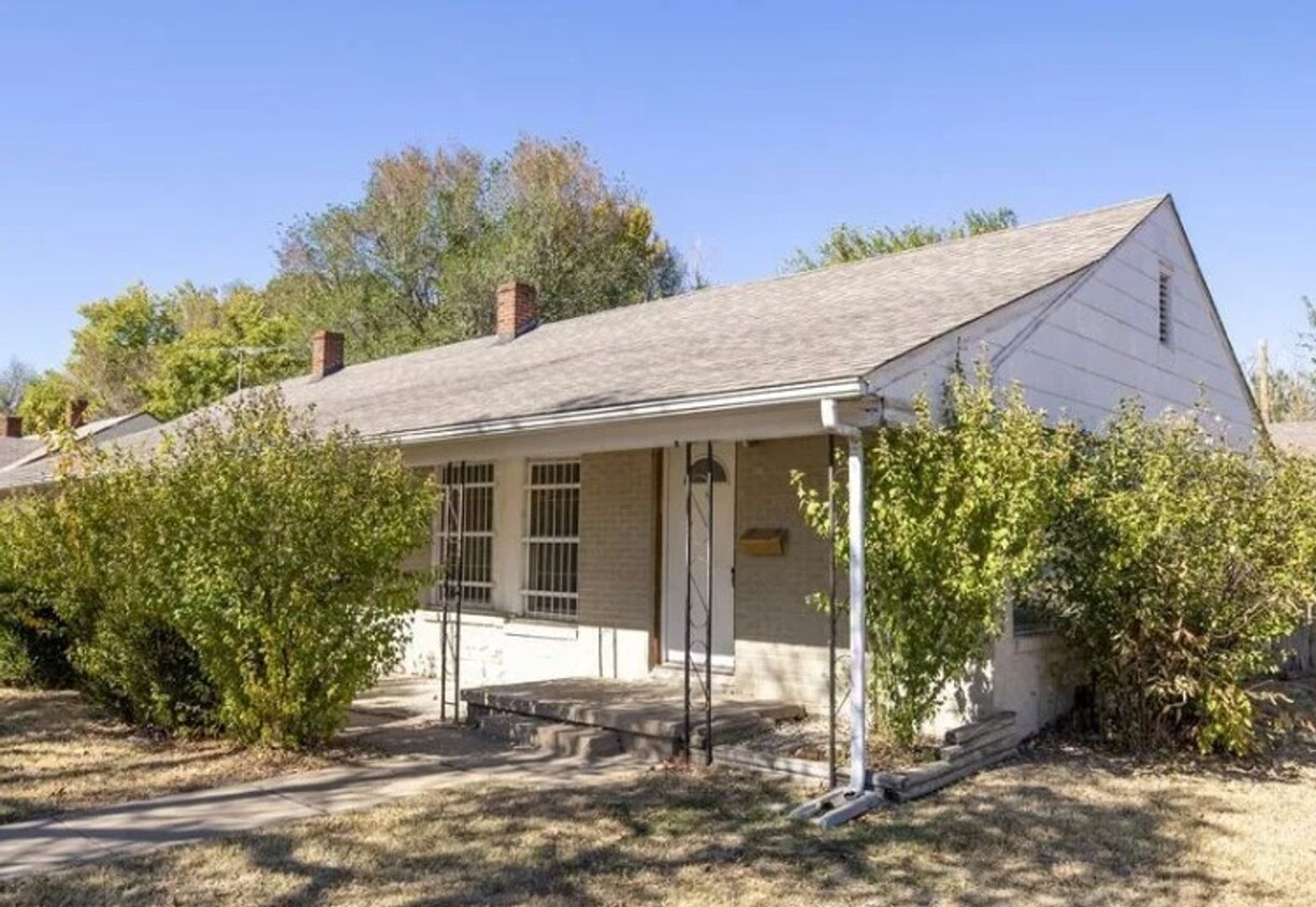 Foto principal - Spacious Townhome in Southeast Wichita