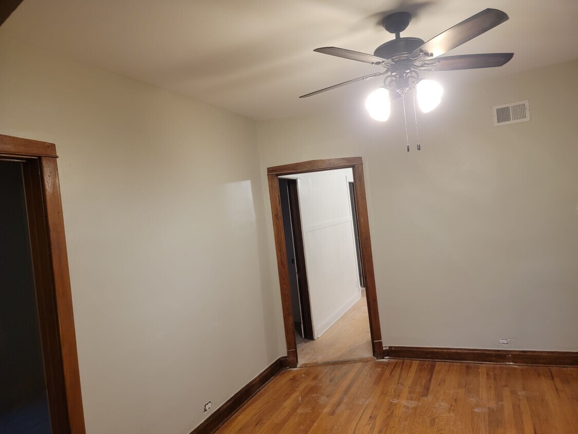 Foto del edificio - 5031 W Cullom Ave