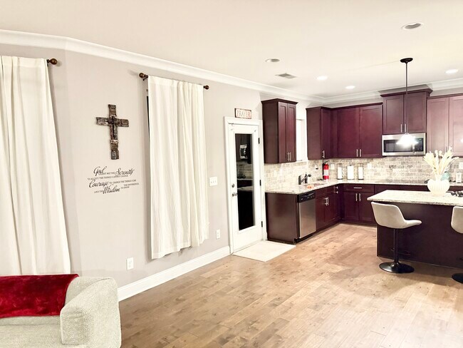 Foto del edificio - 819 Burch Creek Dr