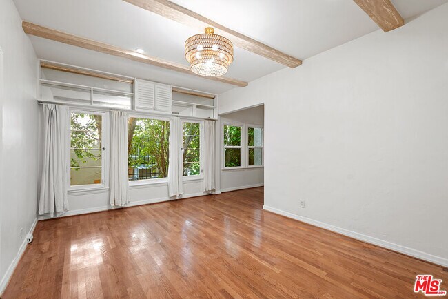 Foto del edificio - 340 N Oakhurst Dr