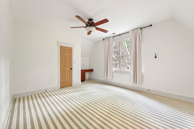 Foto del edificio - 4644 Old Looney Mill Rd