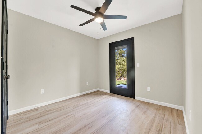 Foto del edificio - 3 Bed 2 Bath Duplex