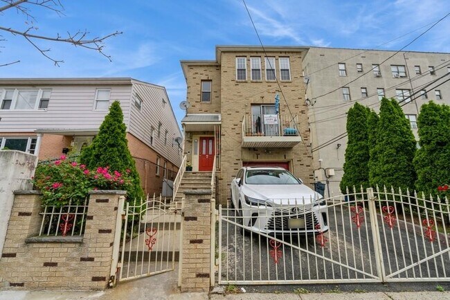 Building Photo - 7 Halleck St
