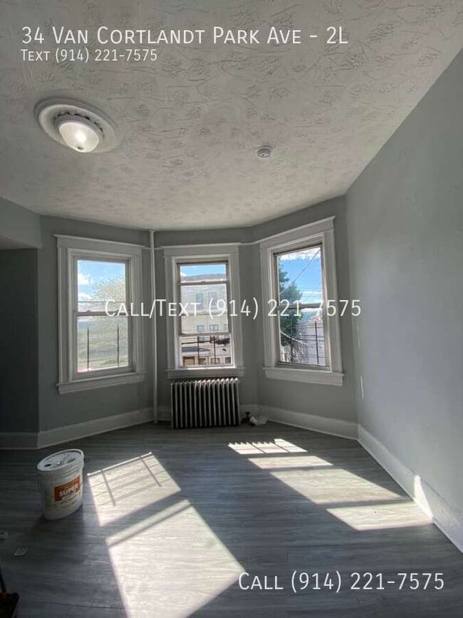 Building Photo - 34 Van Cortlandt Park Ave
