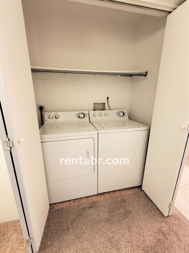 Foto del edificio - Spacious Snowbird Condo in Lakewood for Re...
