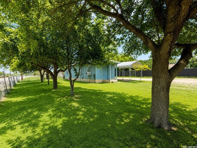 Foto del edificio - 14424 Higgins Rd