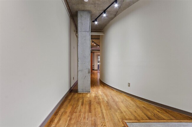 Foto del edificio - 1616 Fountain View Dr